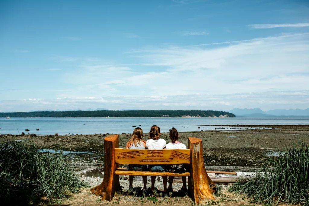 Sea Walk Campbell River Chainsaw Carving Bench | Bluetree Photography | Destination Campbell River