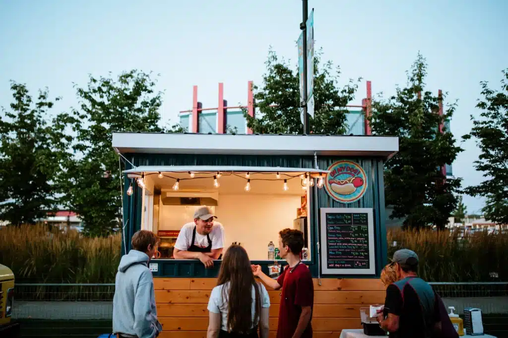 Food Truck Vendor at an Event in Campbell River | Bluetree Photography | Destination Campbell River